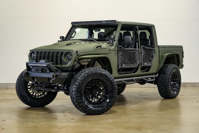 Used 2025 Jeep Gladiator Sport AWD/4WD image 2