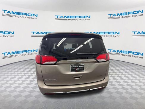 Used 2017 Chrysler Pacifica Touring-L Plus w/ Advanced Safetytec Group FWD image 4