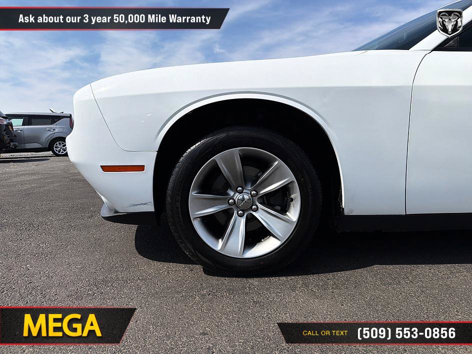 Used 2018 Dodge Challenger SXT w/ Driver Convenience Group RWD image 28