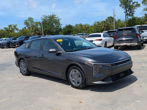 Certified 2025 Kia K4 FWD image 2
