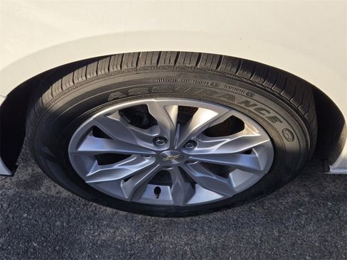 Used 2023 Chevrolet Malibu LT image 9