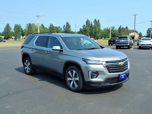 Used 2023 Chevrolet Traverse LT w/ LT Premium Package AWD/4WD image 8