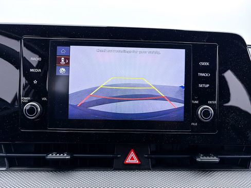 Used 2023 Kia Sportage LX image 3