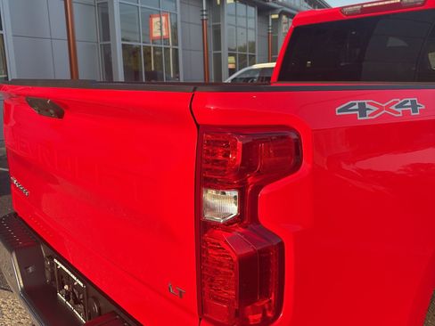 Used 2025 Chevrolet Silverado 1500 LT image 4