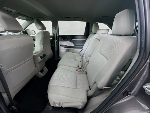 Used 2019 Toyota Highlander LE image 26
