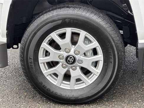 Used 2025 Toyota Tacoma SR5 image 43