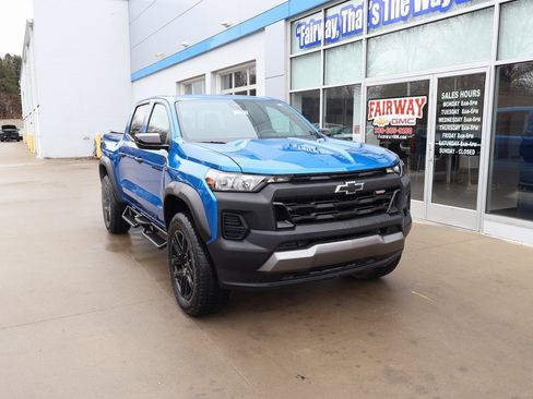 Used 2024 Chevrolet Colorado Trail Boss w/ Advanced Trailering Package image 2