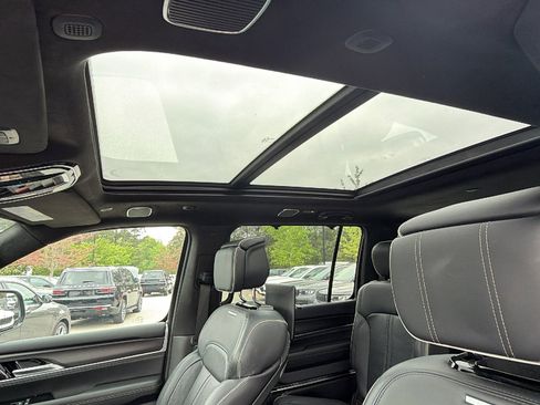 Used 2025 Jeep Grand Wagoneer Series II Obsidian w/ Quick Order Packagew 28T AWD/4WD image 18