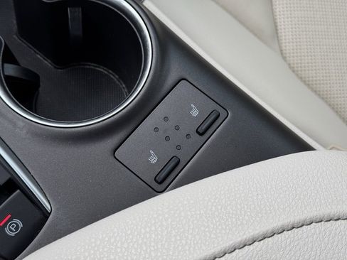 Used 2022 Toyota Camry XLE image 30