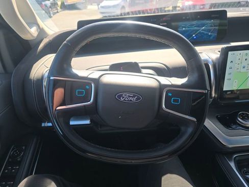 Used 2025 Ford Expedition Platinum AWD/4WD image 23