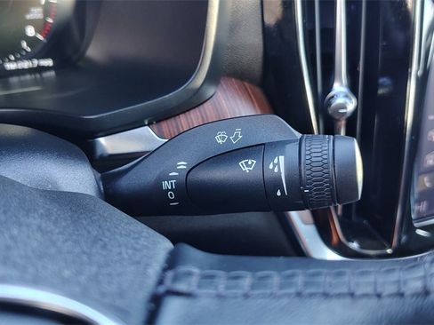 Used 2021 Volvo S60 T6 Momentum w/ Premium Package image 16