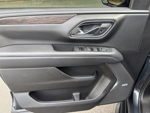 Used 2021 Chevrolet Suburban LT w/ Rear Media and Nav Package image 16