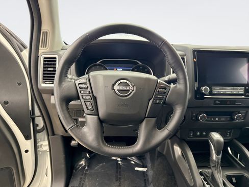 Used 2024 Nissan Frontier 4x4 King Cab image 12