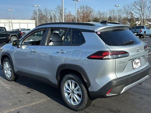 New 2026 Toyota Corolla Cross LE w/ Moonroof Package image 5