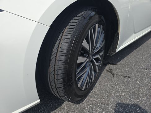 Used 2025 Nissan Altima 2.5 SV FWD image 34