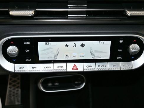 Used 2023 Genesis GV60 Performance image 30