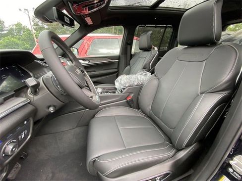 Used 2023 Jeep Grand Cherokee Overland w/ Luxury Tech Group IV image 11