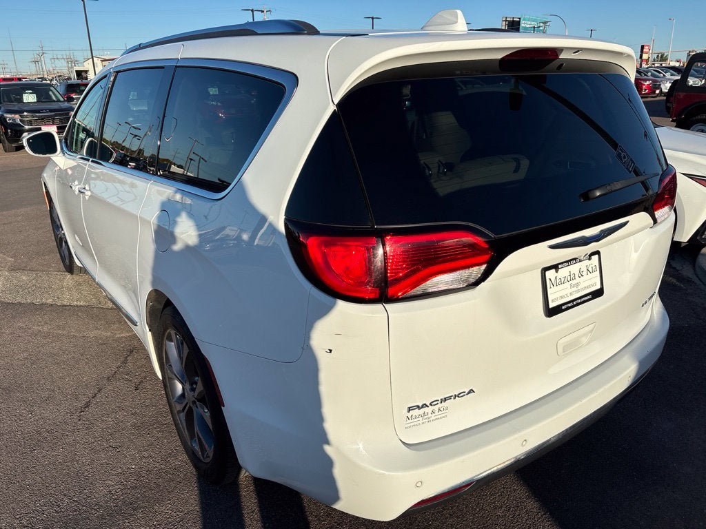 Used 2018 Chrysler Pacifica Limited FWD image 7
