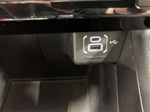 Used 2024 Jeep Compass Sport image 31