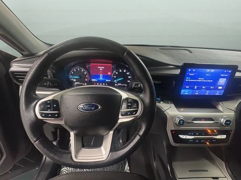 Used 2022 Ford Explorer XLT AWD/4WD image 10