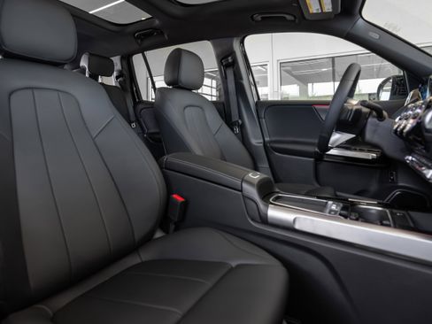 Used 2024 Mercedes-Benz GLB 250 GLB 250 w/ Exclusive Package image 33