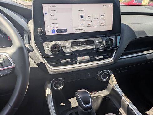 Used 2024 Toyota Grand Highlander XLE FWD image 18