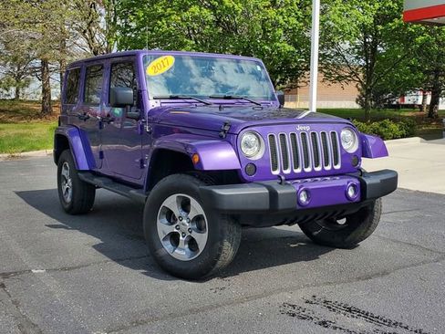 Used 2017 Jeep Wrangler Unlimited Sahara w/ Connectivity Group AWD/4WD image 27