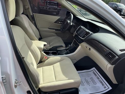 Used 2017 Honda Accord EX image 34