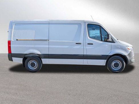 Used 2024 Mercedes-Benz Sprinter 3500 image 2