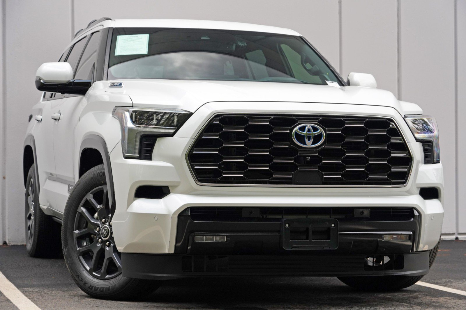 Used 2023 Toyota Sequoia Platinum AWD/4WD image 4