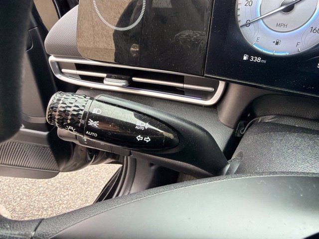 Used 2024 Hyundai Elantra SEL FWD image 25