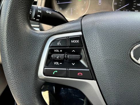 Used 2017 Hyundai Elantra SE image 11