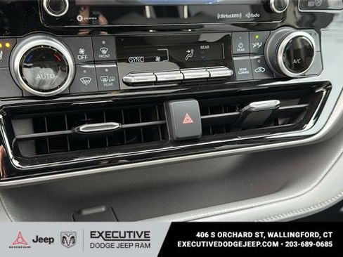 Used 2022 Toyota Highlander XLE image 18