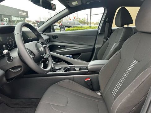 Certified 2025 Hyundai Elantra SEL FWD image 13