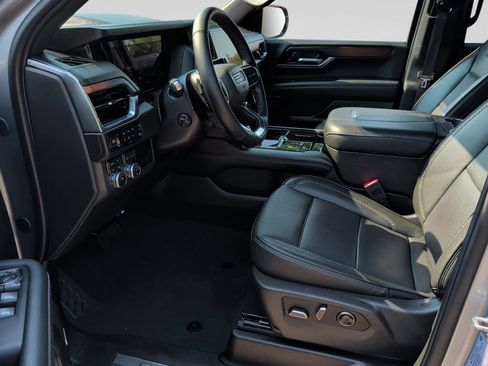 Used 2025 GMC Yukon XL Denali AWD/4WD image 15