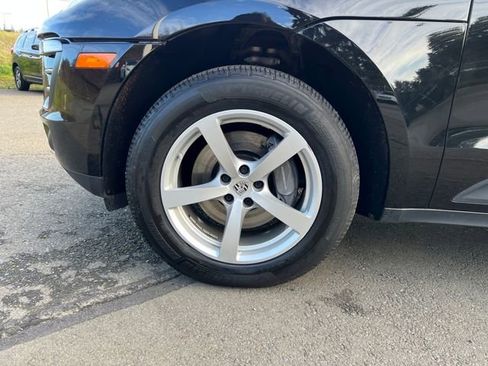 Used 2018 Porsche Macan image 28