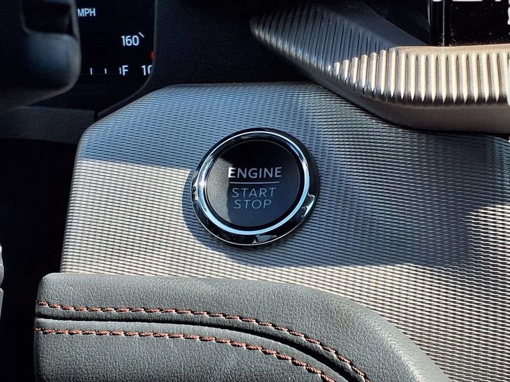 Used 2025 Ford Explorer Active RWD image 14