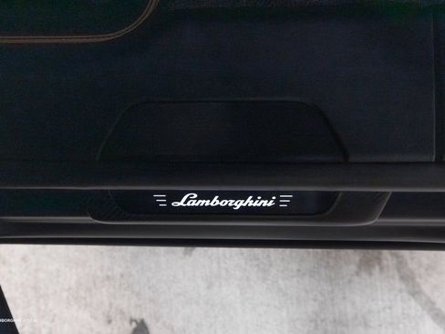Used 2024 Lamborghini Urus S AWD/4WD image 35