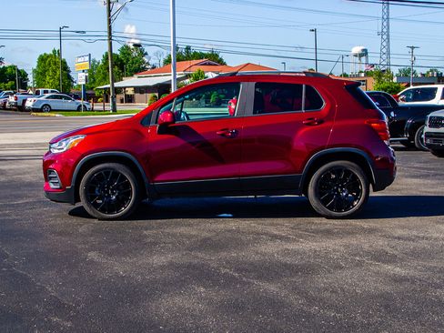 Used 2021 Chevrolet Trax LT w/ Sport Edition FWD image 4