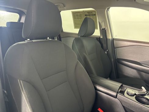 Used 2023 Nissan Rogue S image 26