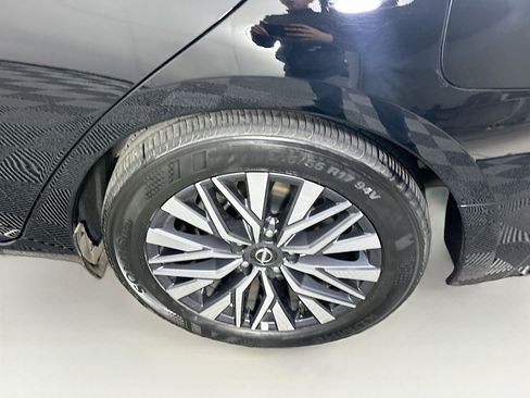 Used 2025 Nissan Altima 2.5 SV image 11