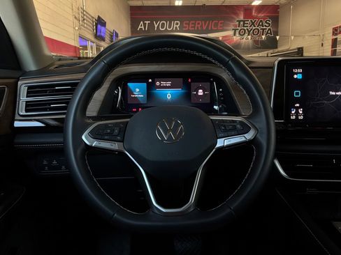 Used 2026 Volkswagen Atlas SE FWD image 39