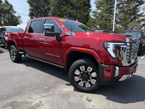 Used 2024 GMC Sierra 2500 Denali w/ Technology Package AWD/4WD image 2