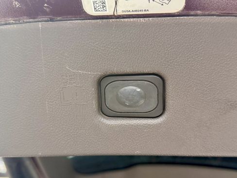 Used 2017 Lincoln MKX Reserve w/ Driver Assistance Package image 16