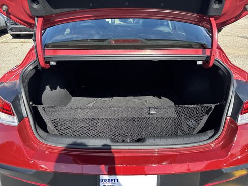 Certified 2025 Hyundai Elantra Limited FWD image 8