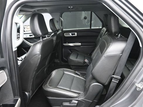 Used 2022 Ford Explorer Limited w/ Equipment Group 301A AWD/4WD image 11