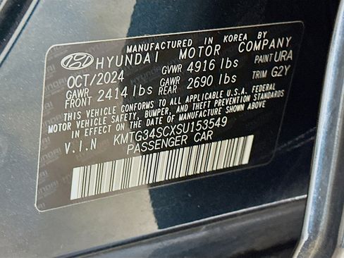 Used 2025 Genesis G70 2.5T image 12