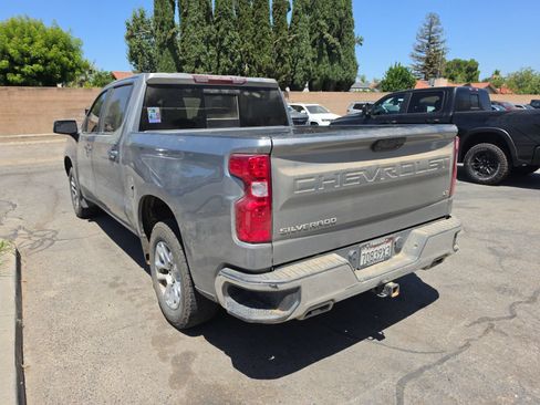 Used 2023 Chevrolet Silverado 1500 LT w/ Z71 Off-Road Package AWD/4WD image 4