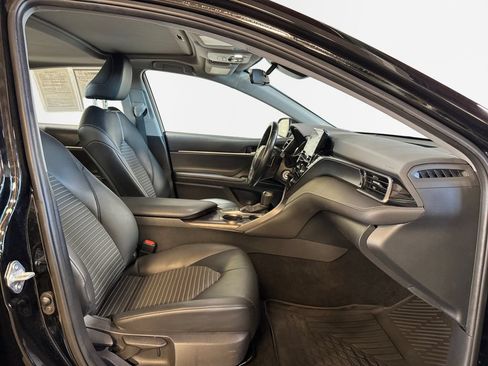 Used 2022 Toyota Camry SE w/ Cold Weather Package FWD image 26