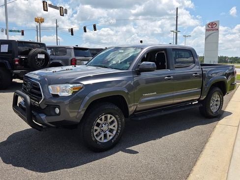 Used 2019 Toyota Tacoma SR5 RWD image 3
